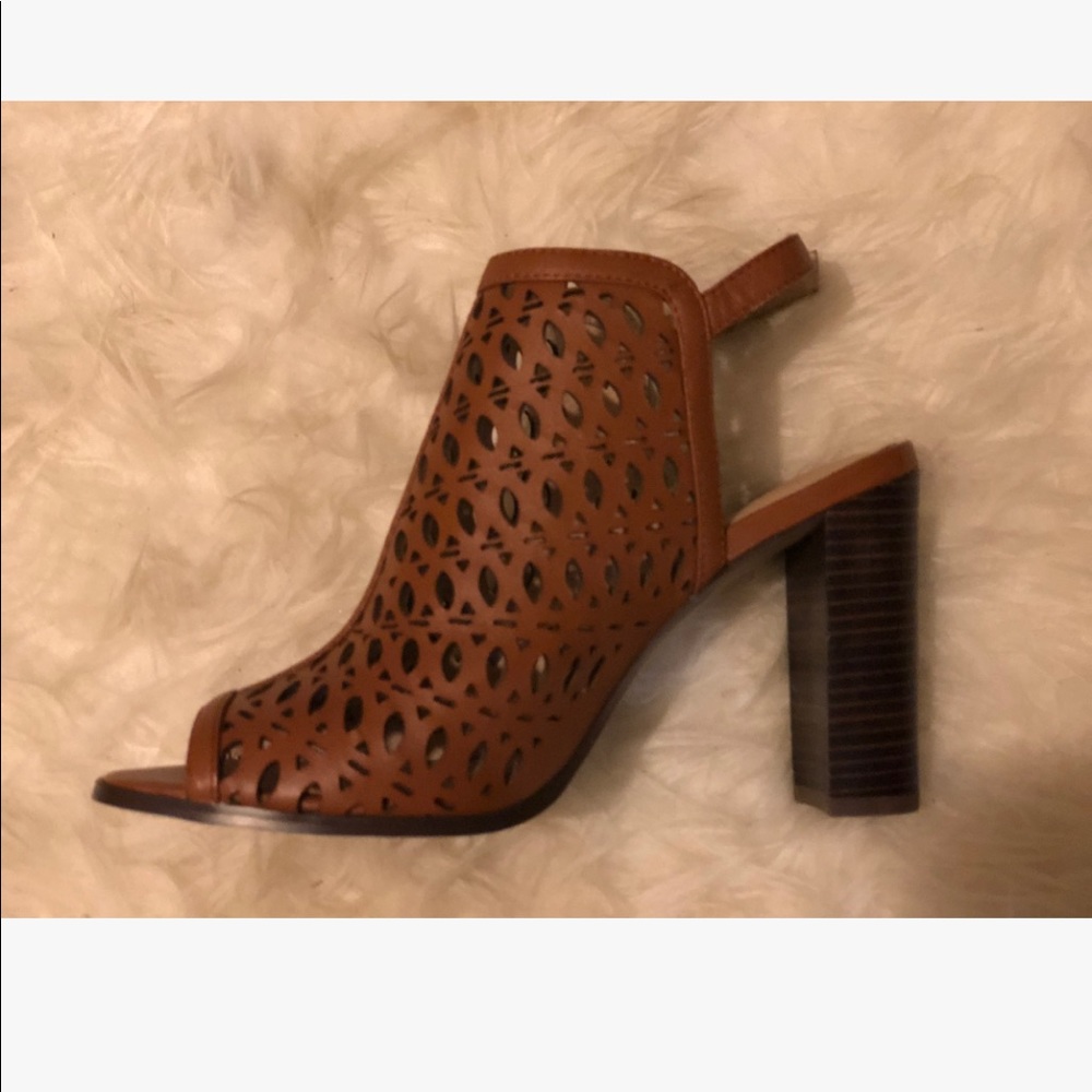 Renvy Brown Leather Laser Cut Bootie Size 38,8